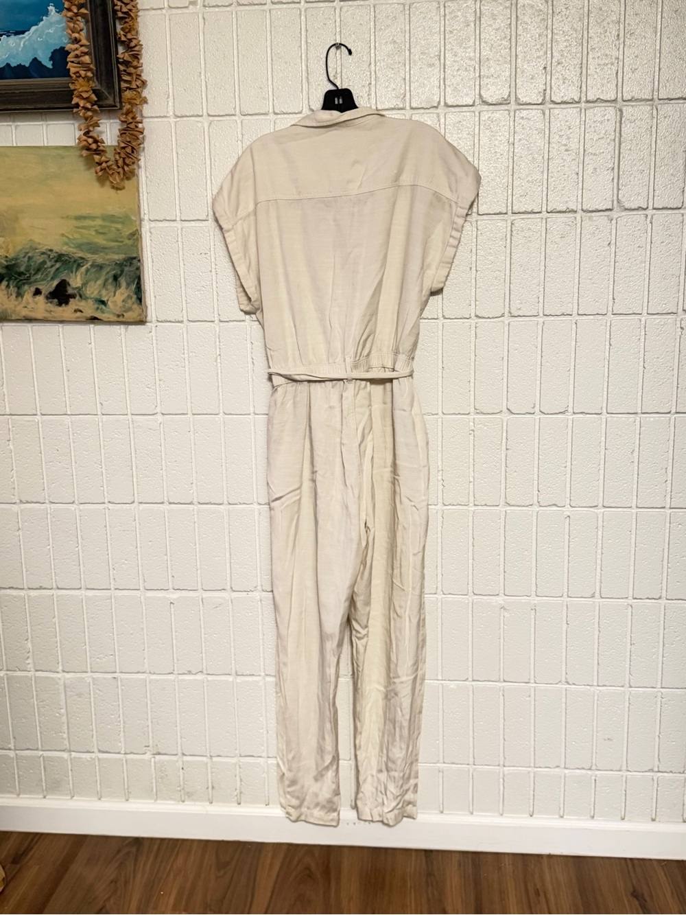 Abercrombie & Fitch Casual Tie-Waist Jumpsuit in Cream - Picture 2 of 4